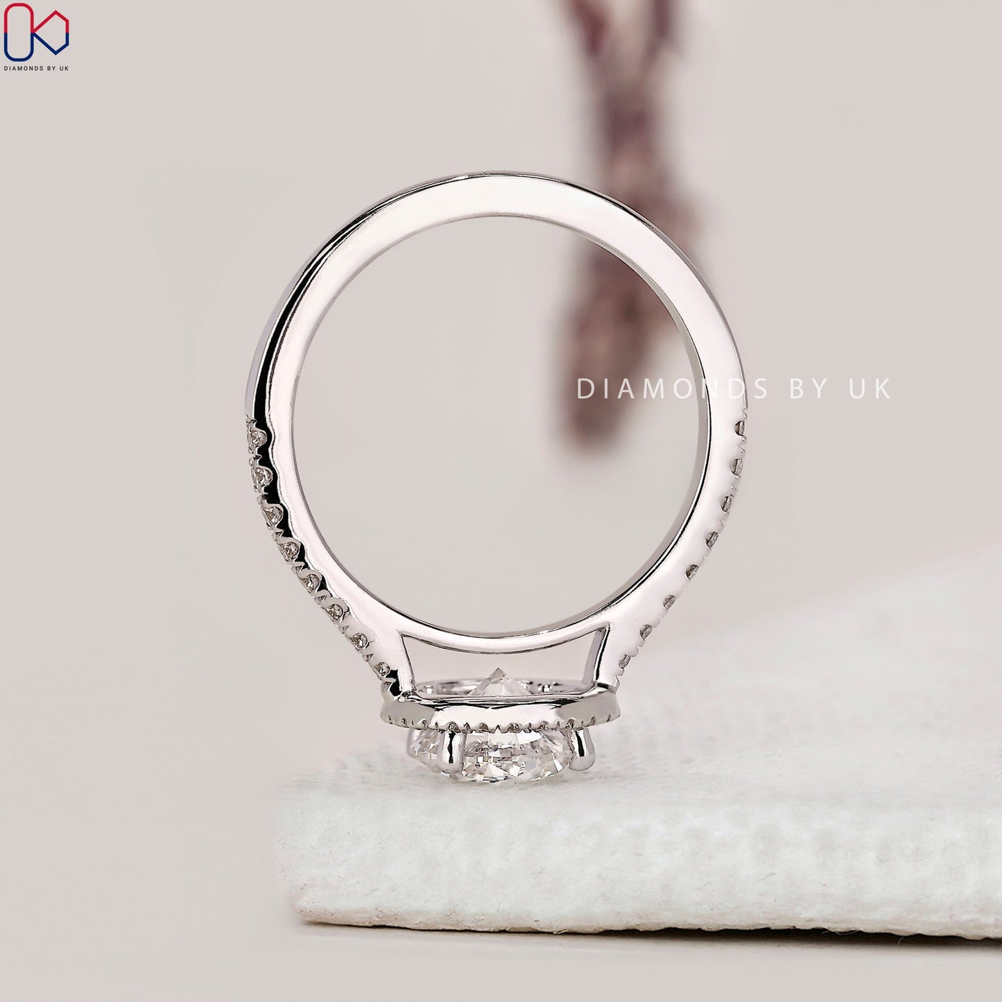 Round Diamond White Gold Engagement Ring