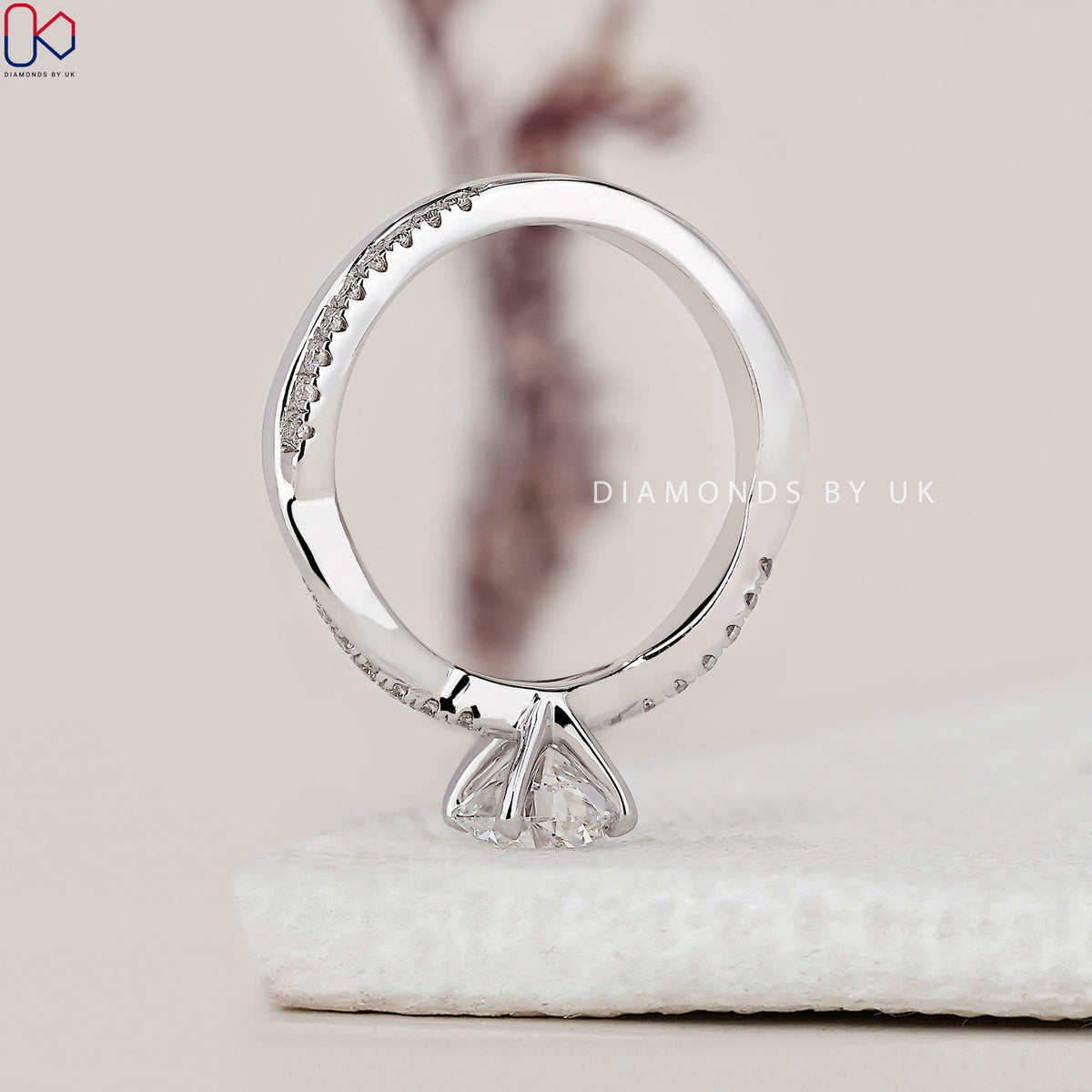 Round Cut Diamond Ring With Twisted Pave Setting