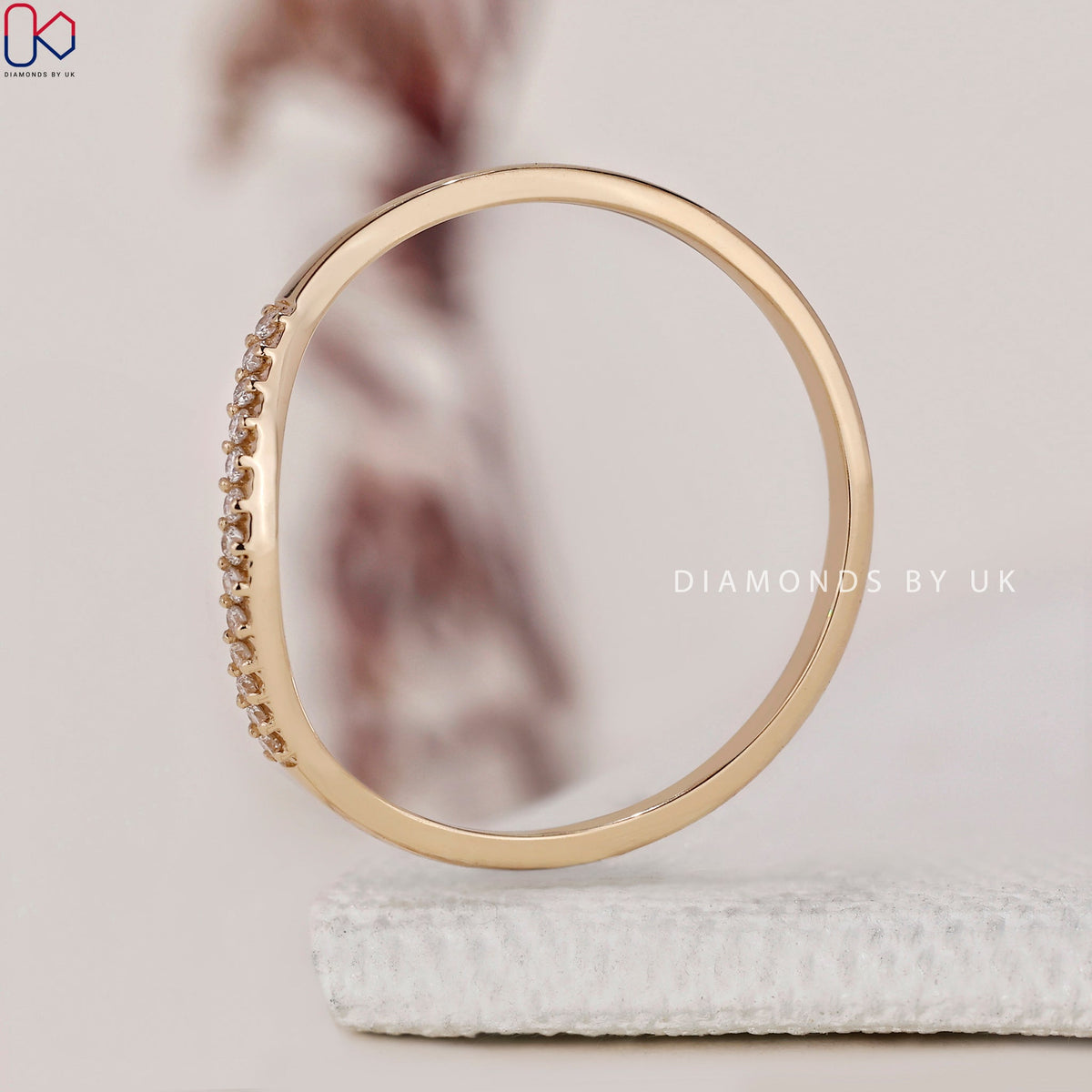 Curved Wedding Band Yellow Gold - Round Diamonds