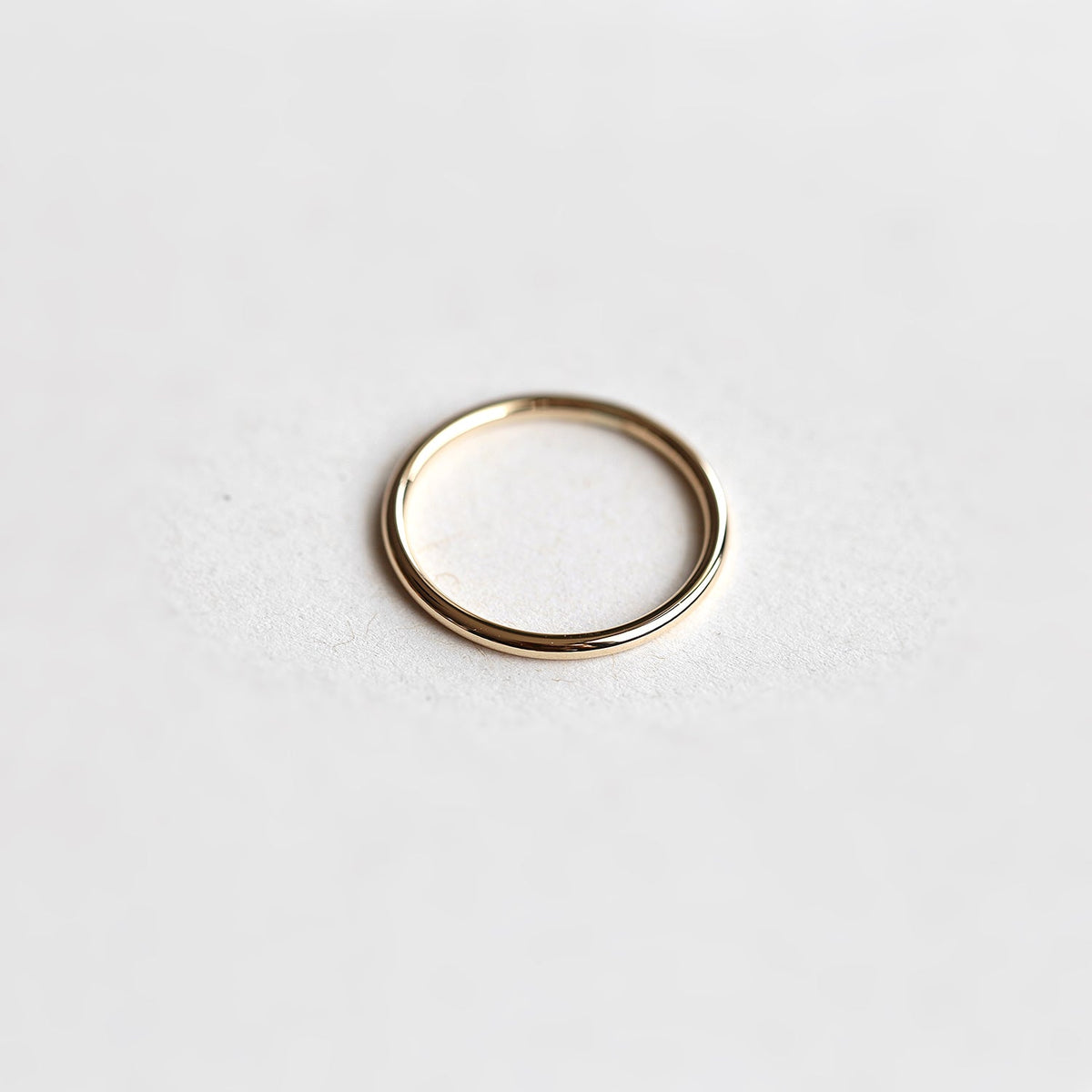 ESSENTIAL THICK GOLD BAND