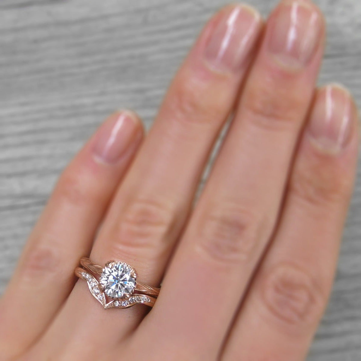 ・SIENNA・Moissanite, Willow Leaf Band (1ct)