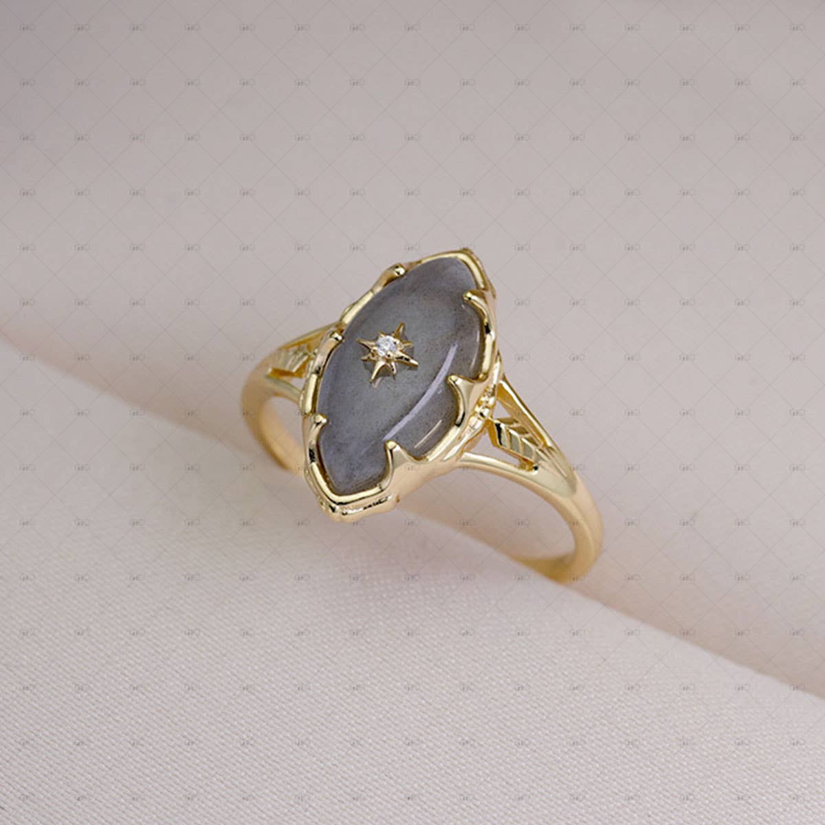 S925 Silver 14k Gold Plated Star Gray Oval Labradorite Ring: size L