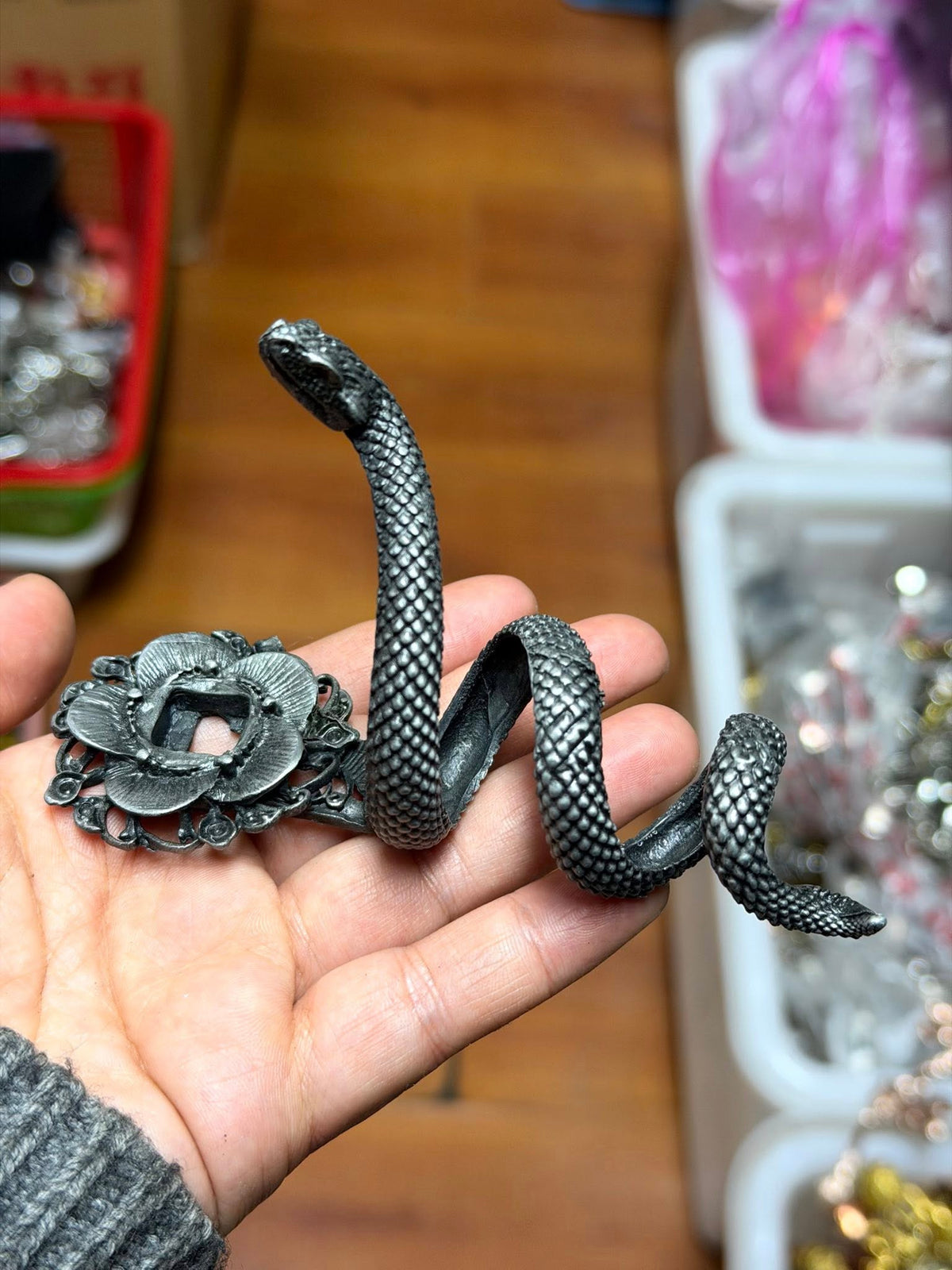 Snake Sphere Stand