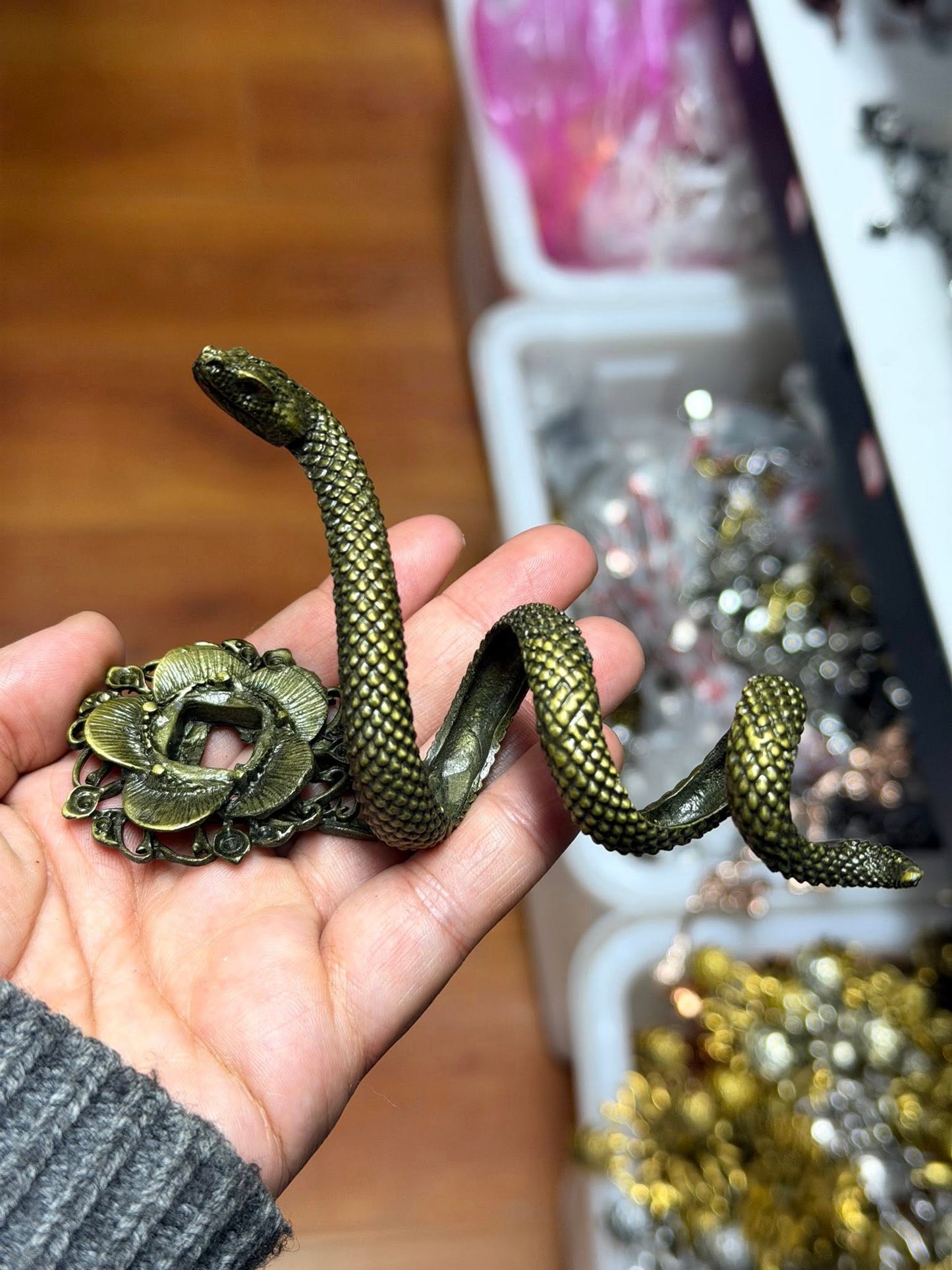 Snake Sphere Stand
