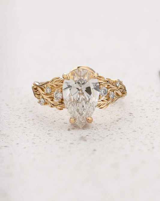 Forest-Inspired Engagement Ring with Pear-Cut Diamond / Japanese Maple