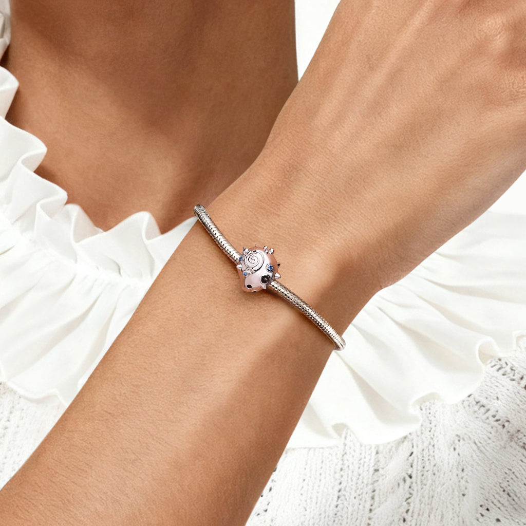 Gnoce Riveted Conch Charm