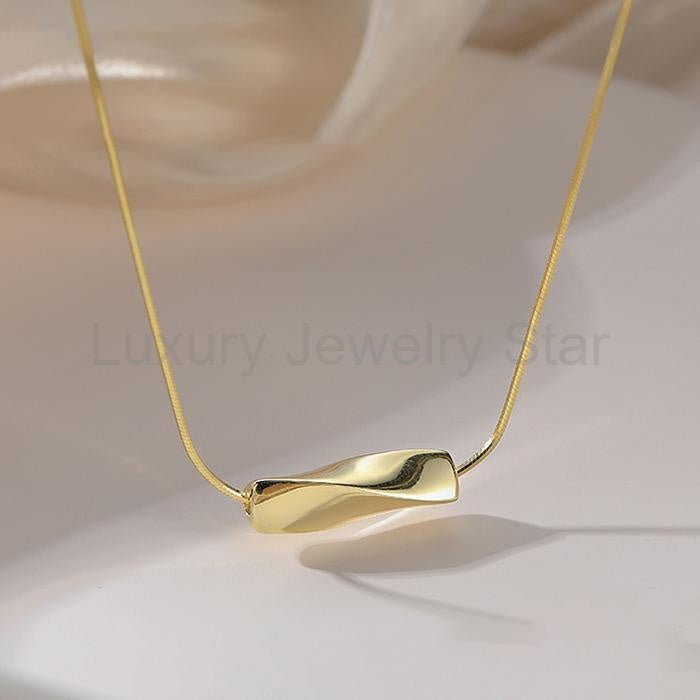 Simple geometric necklace - image 3