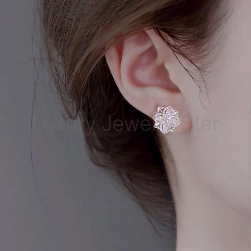 Rotating four-leaf clover necklace - image 5