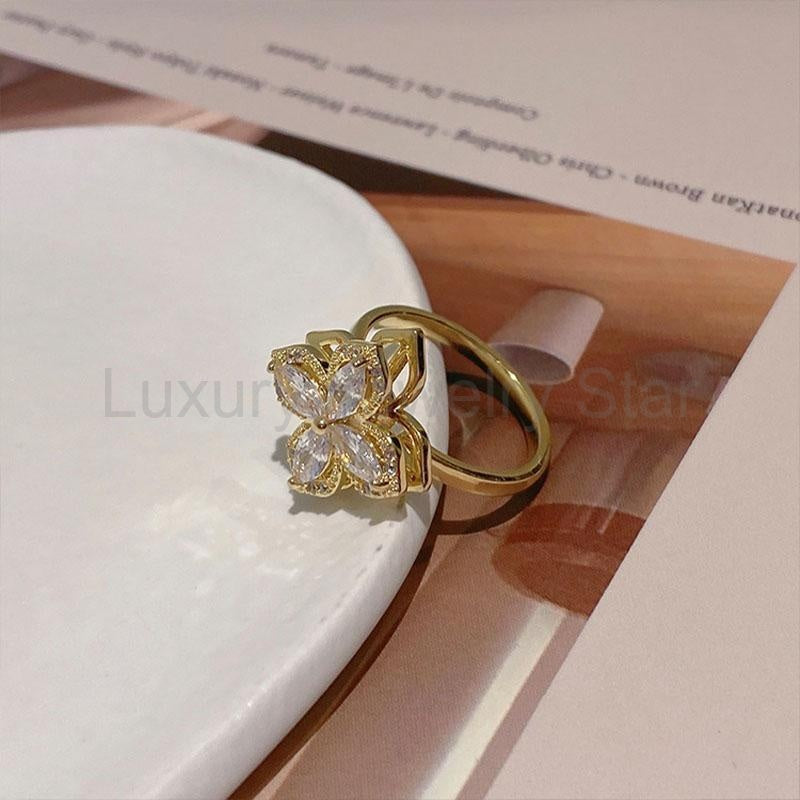 Rotating four-leaf clover necklace - image 7