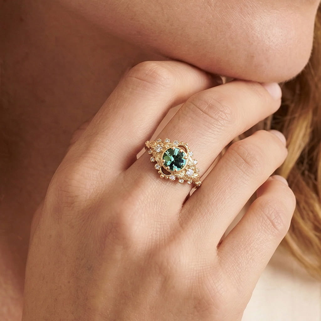 Gnoce  Nature-Inspired Leaf Round-Cut Engagement Ring