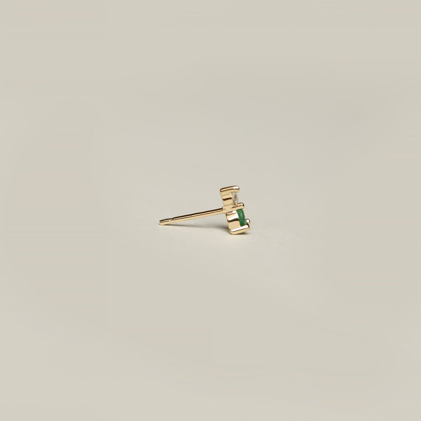 EMERALD AND DIAMOND STUD