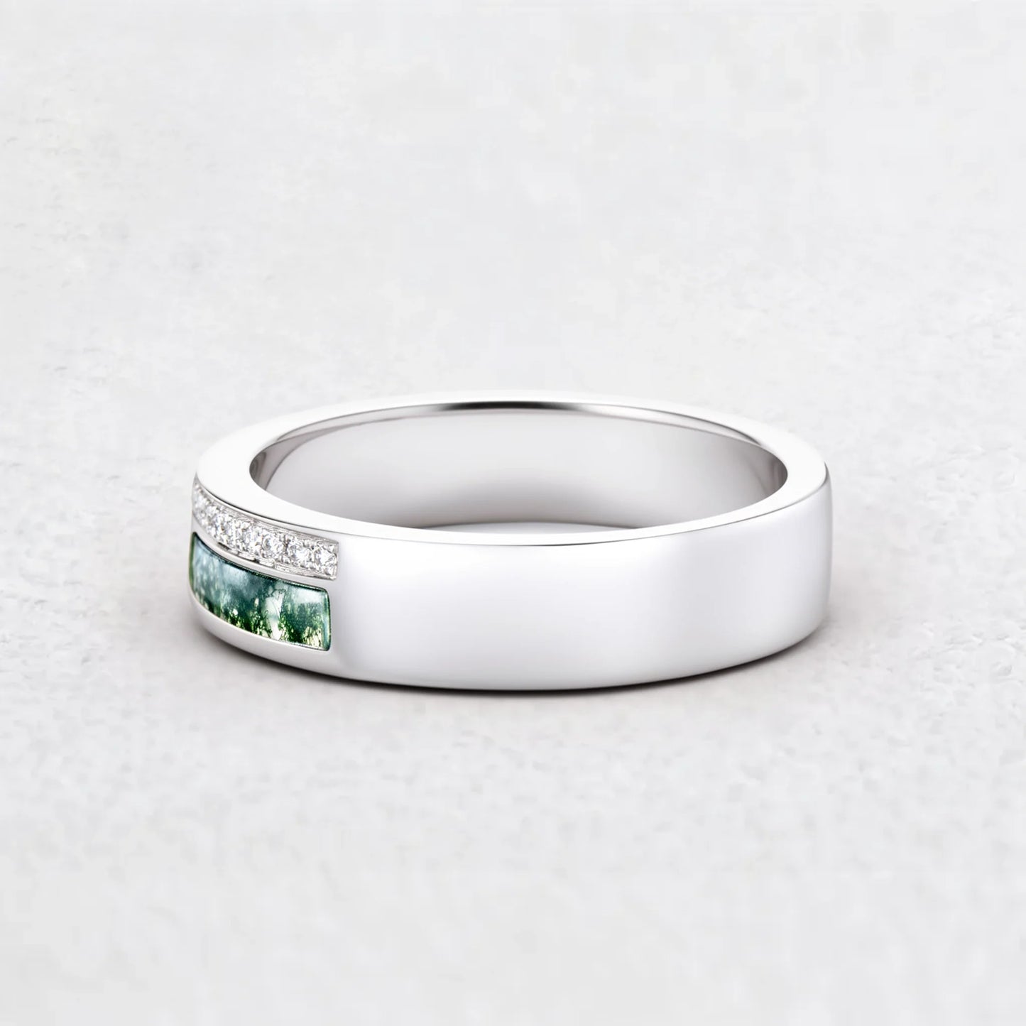 The Twin Rivers Band | Half-Bezel Horizon of Moss & Moissanite