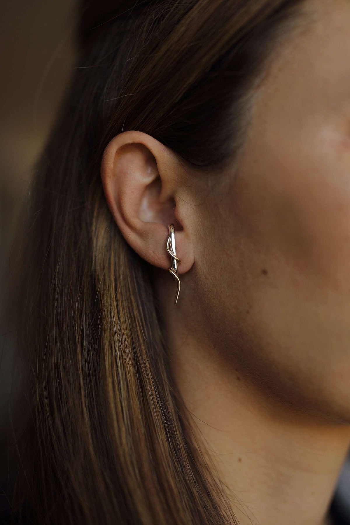 VINE HUG EARRING