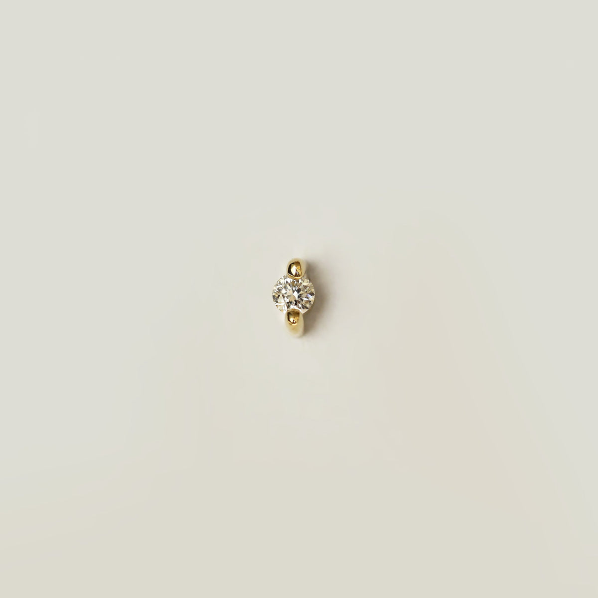 WHITE DIAMOND STUD