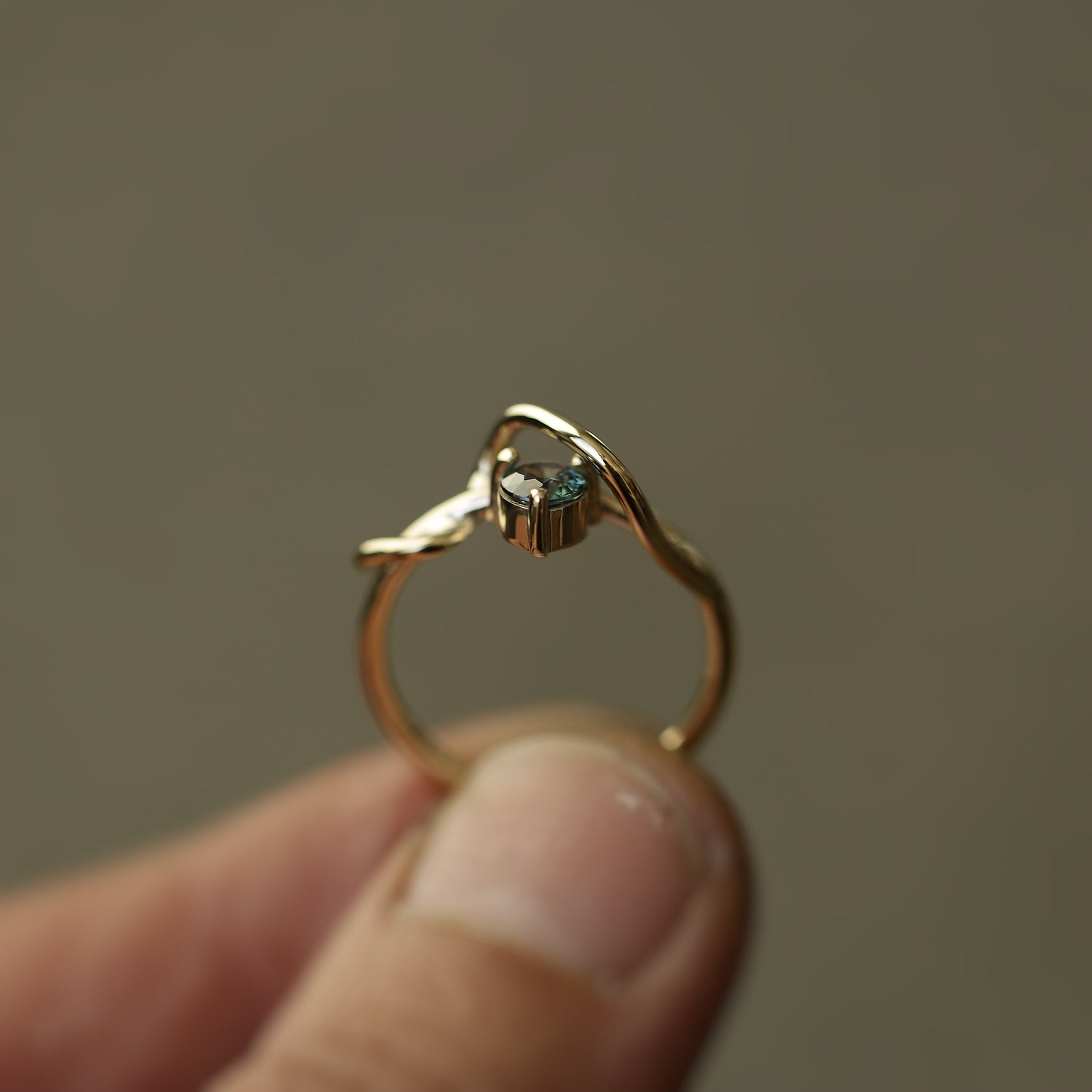 SAPPHIRE VINE RING