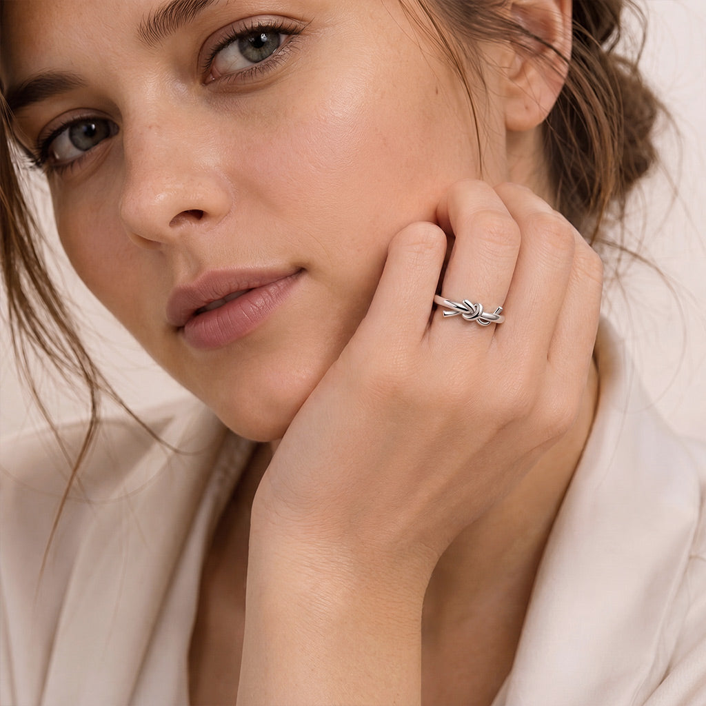 Gnoce  Elegant Knot Design Ring Platinum-plated Silver Blend