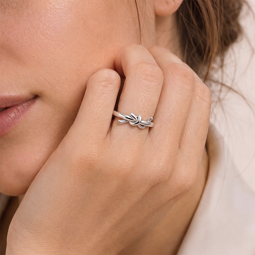 Gnoce  Elegant Knot Design Ring Platinum-plated Silver Blend