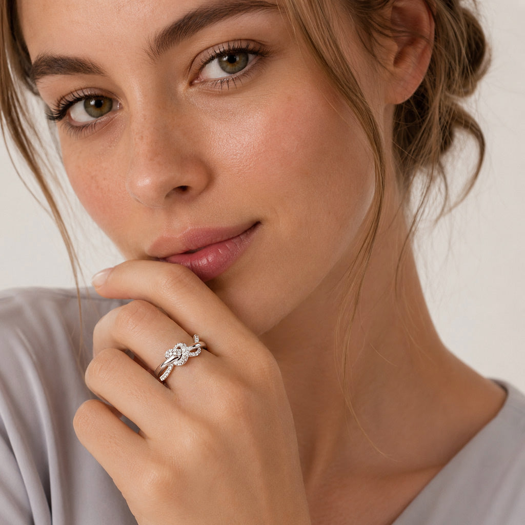 Gnoce  Sparkling Heart Knot Ring Platinum-plated Silver Blend