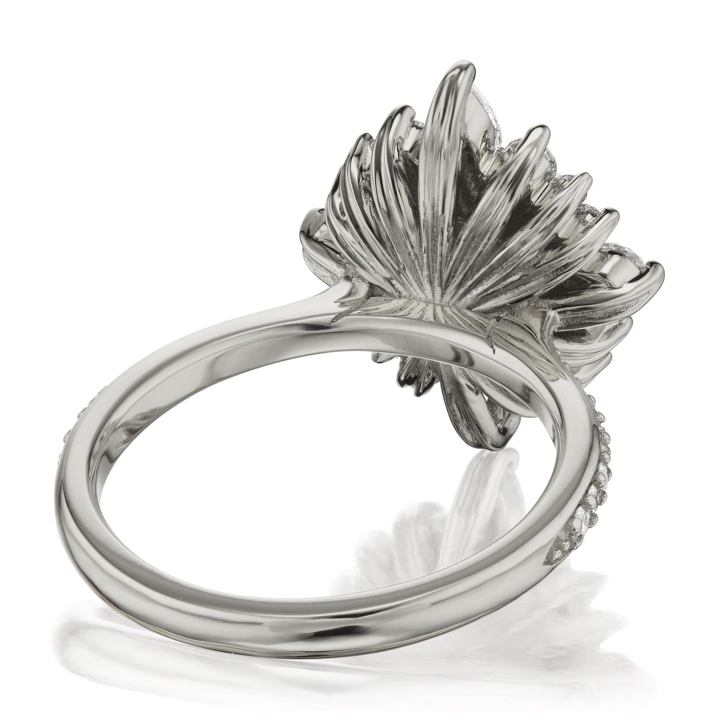 ・ZAHRA・Peach Sapphire Center, Diamond Halo (2.73ctw+)