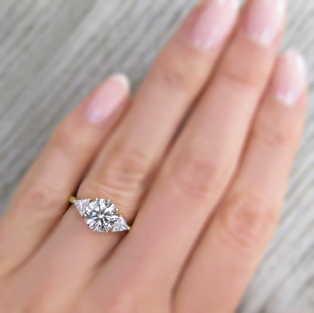 ・MAGNOLIA・Lab-Grown Diamond Center, Trillion Diamonds (1.93ctw+)