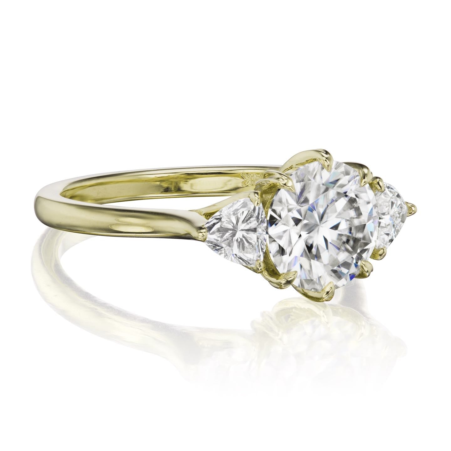 ・MAGNOLIA・Moissanite Center, Trillion Diamonds (1.92ctw)