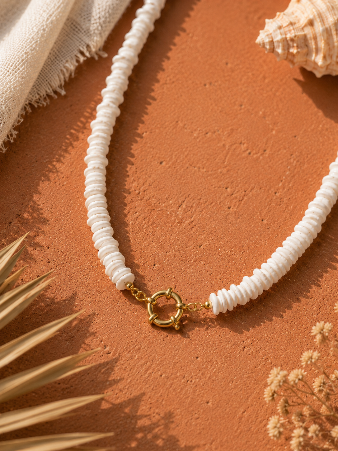 Collier Karibéa | Éclats de Coquillage & Fermoir Doré – Univers Aquatique