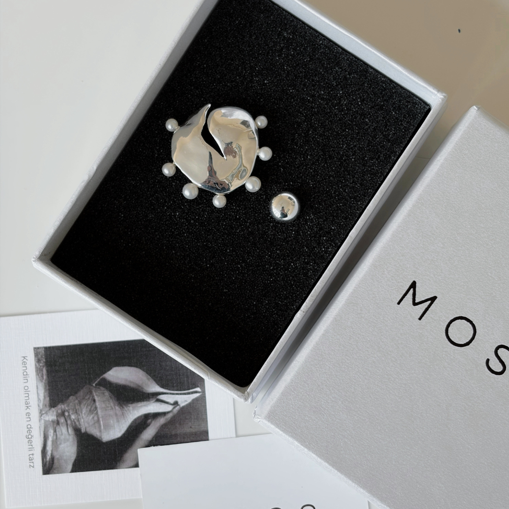 Luna Pearl Earrings