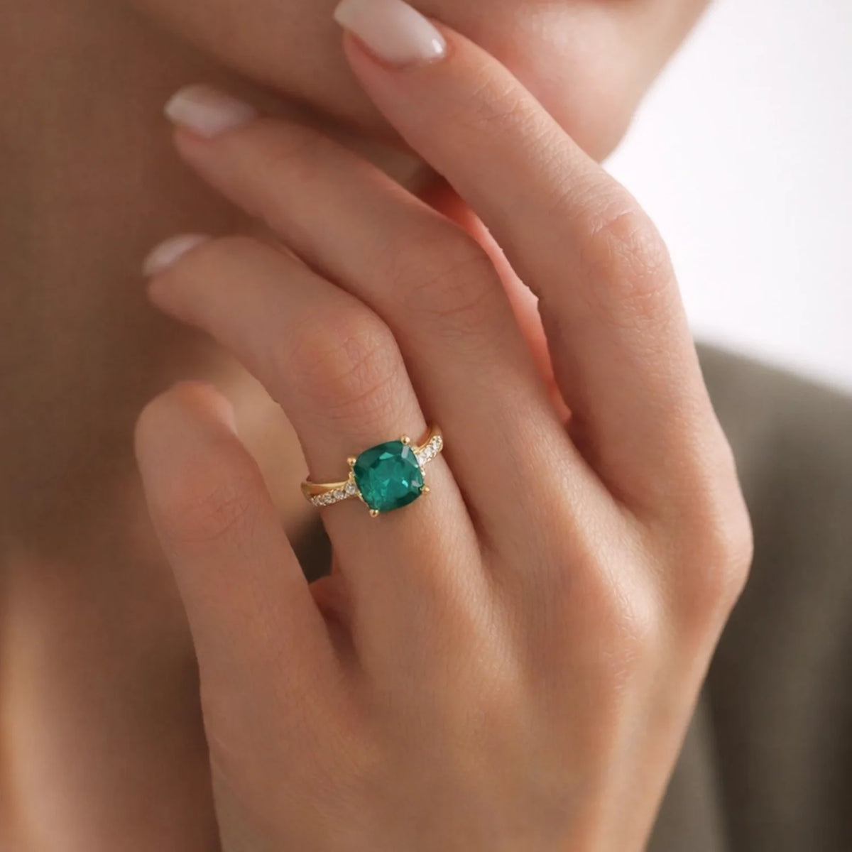 Ivy’s Twist | 2CT Cushion Cut Emerald Solitaire Engagement Ring