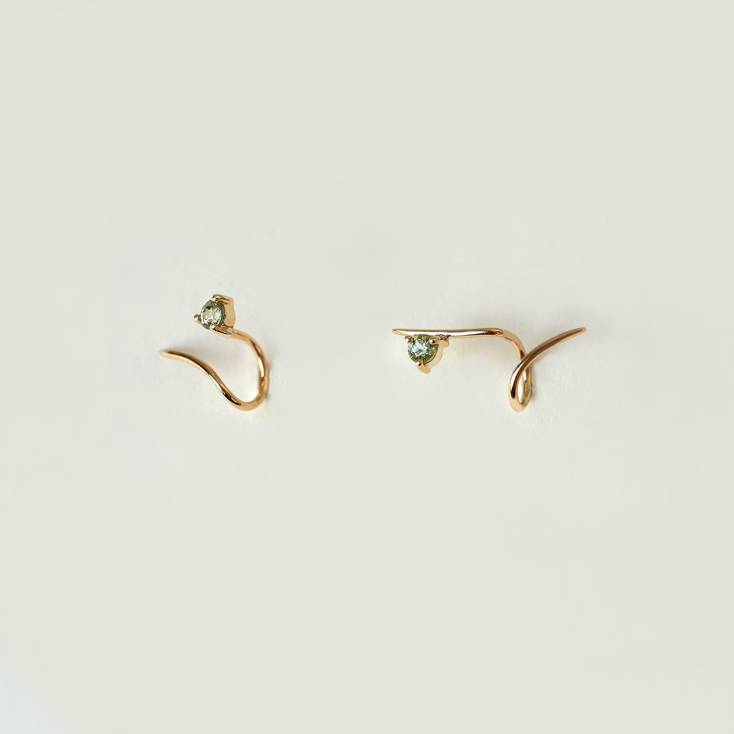 VINE LONG HUG SAPPHIRE EARRING