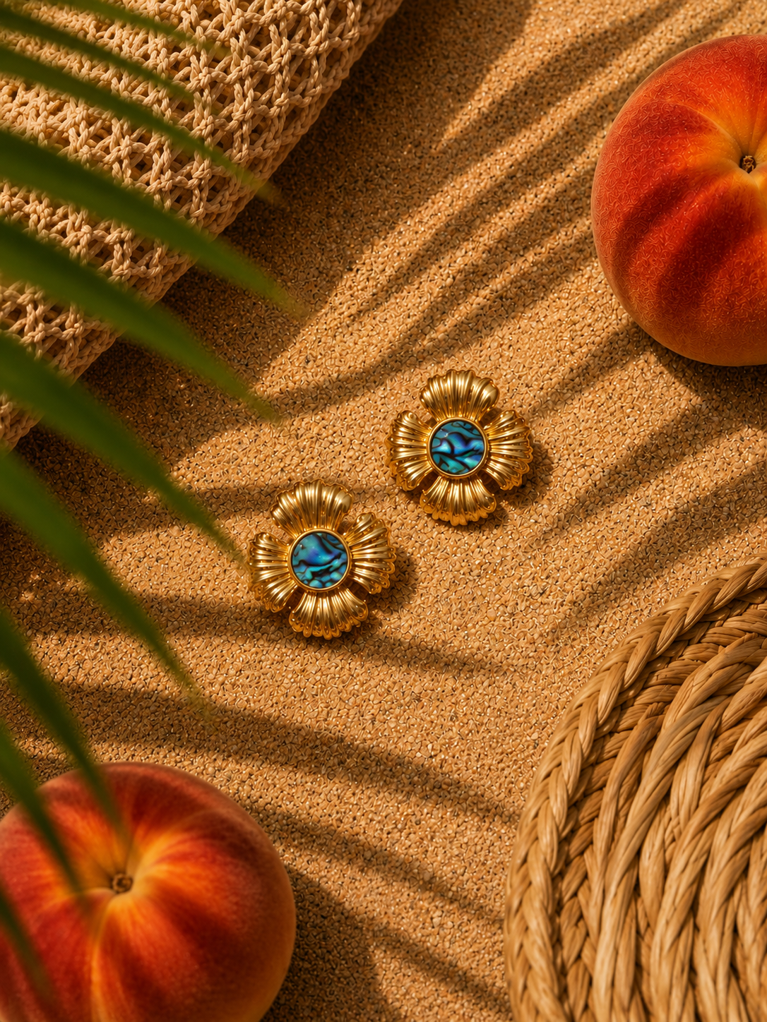 Boucles d'Oreilles HIBISCUS ABALONE - Fleur Dorée Abalone Irisée - Bijou Aquatique Plaqué Or 18K