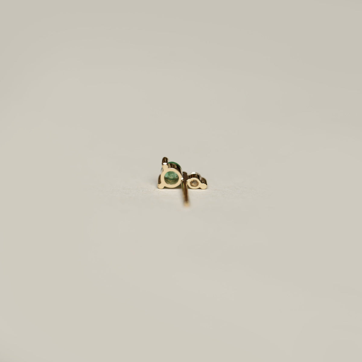EMERALD AND DIAMOND STUD