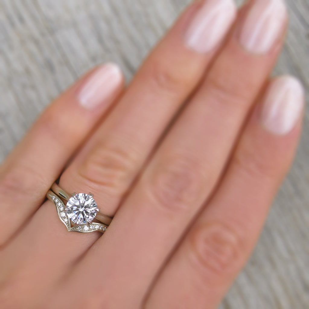 ・LEONA・Lab-Grown Diamond (VVS2/G), Plain or Diamond Band, (1.25ct Center)