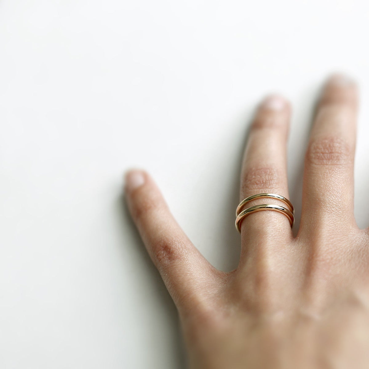 ESSENTIAL THICK GOLD BAND