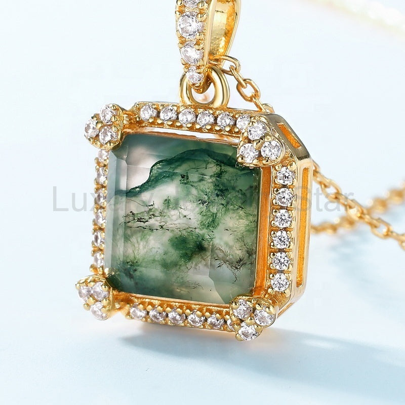 Close-up of branching green patterns in a square center, clear halo accents, corner clusters and a
