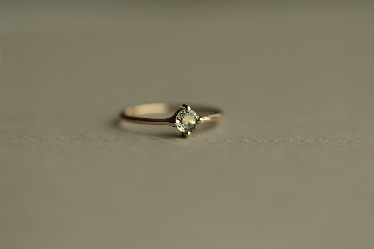 GREEN SAPPHIRE SOLITAIRE RING