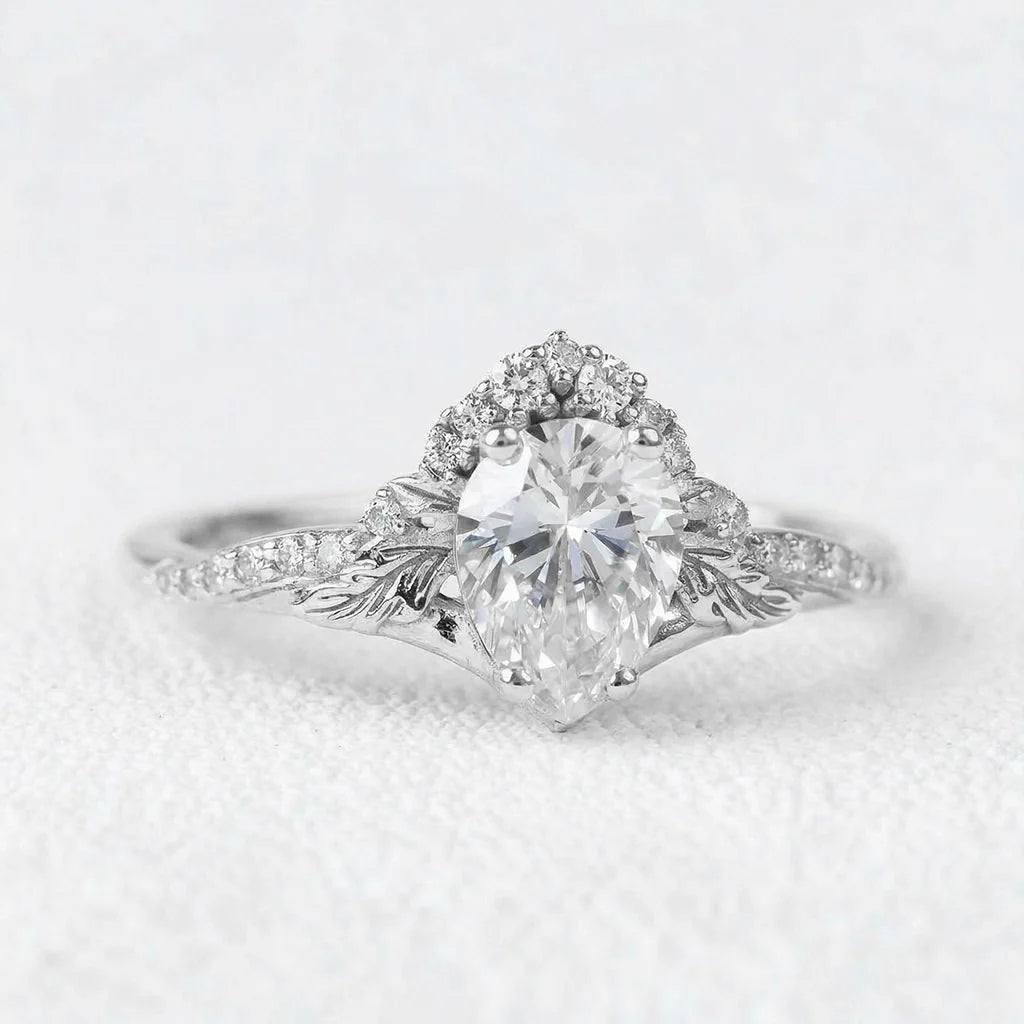 Victoria’s Griffin | Vintage Diamond Halo & Leaf Bridal Set 2pcs