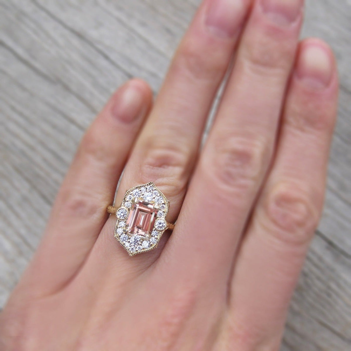 ・ESTELLA・Emerald Peach Sapphire Center, Diamond Halo (2.65ctw)