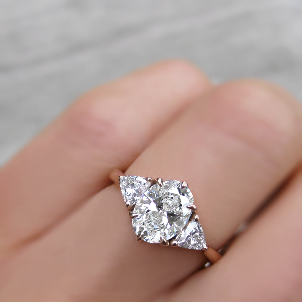・JUNO・Oval Lab-Grown Diamond Center, Trillion Diamonds (1.49ctw+)