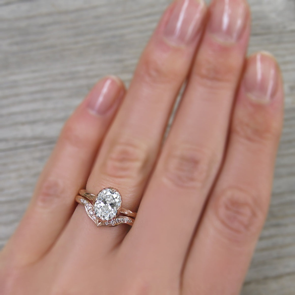 ・OLIVIA・Oval Lab-Grown Diamond, Willow Leaf Band