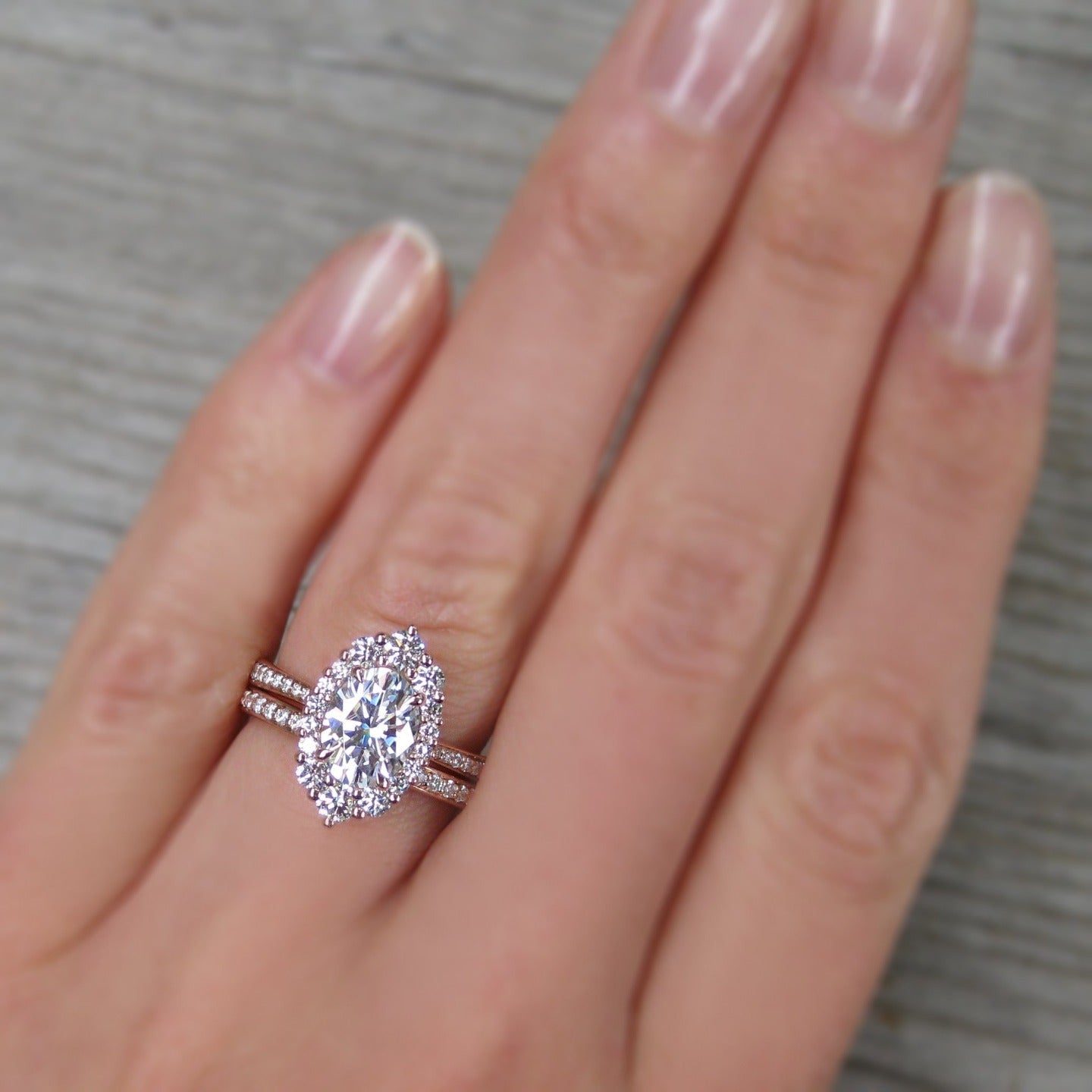 ・SOFIA・Oval Lab-Grown Diamond Center Diamond Halo (1.5ctw+)
