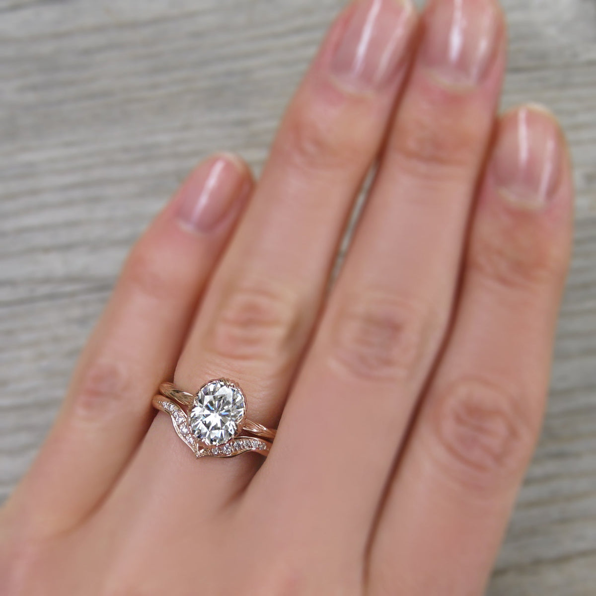 ・OLIVIA・Oval Moissanite, Willow Leaf Band (1.5ct)