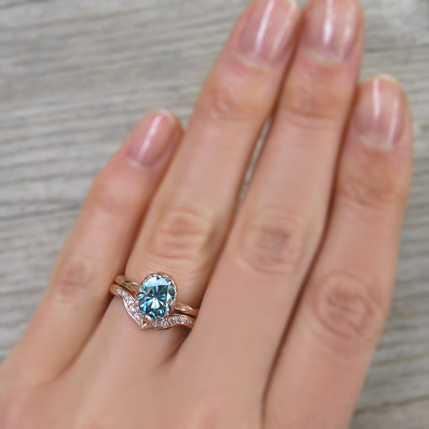 ・OLIVIA・Oval Aqua-Teal Iconic™ Moissanite, Willow Leaf Band (1.5ct)