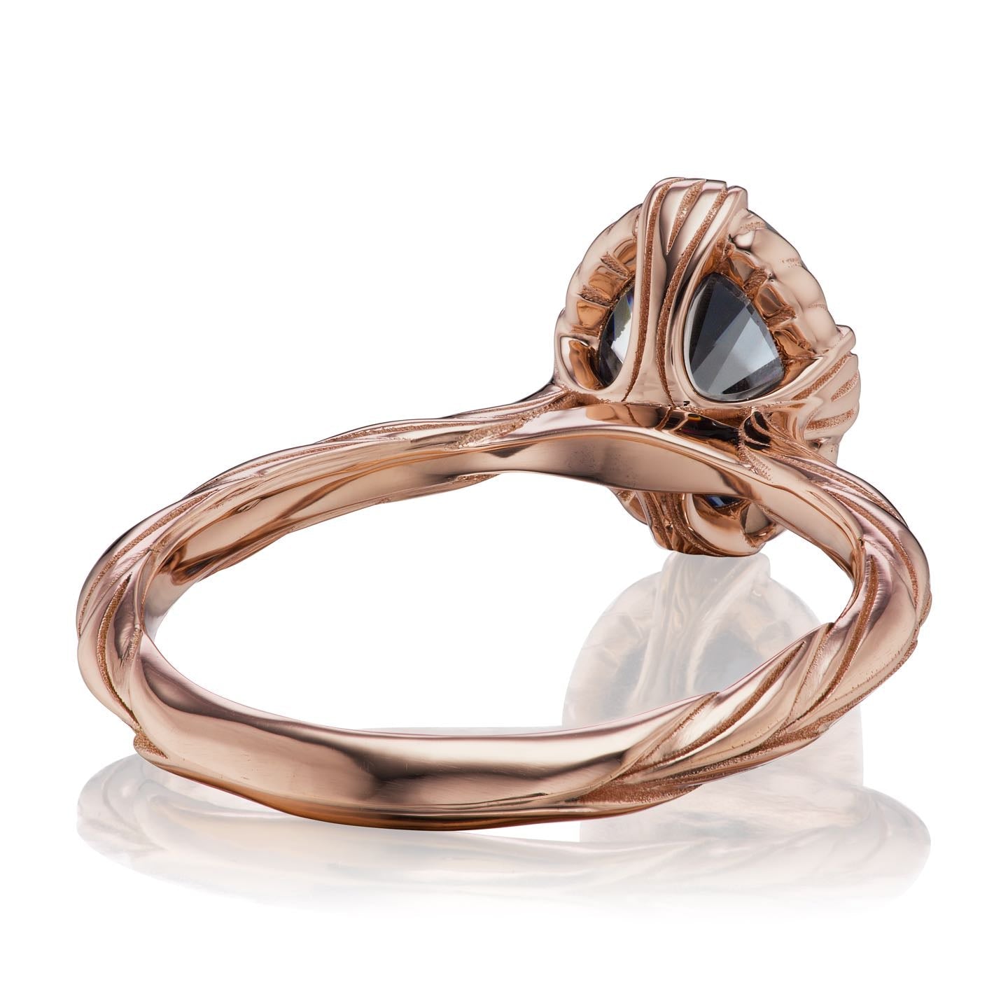 ・OLIVIA・Oval Iconic™ Dark Grey Moissanite, Willow Leaf Band (1.5ct)