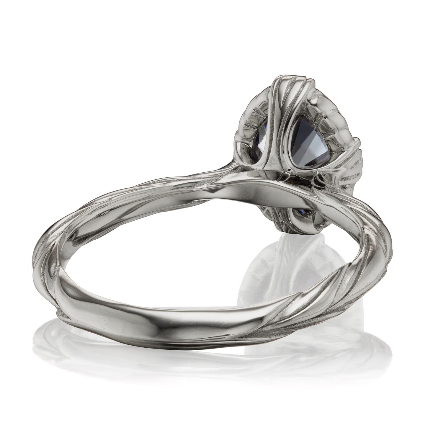 ・OLIVIA・Oval Iconic™ Dark Grey Moissanite, Willow Leaf Band (1.5ct)