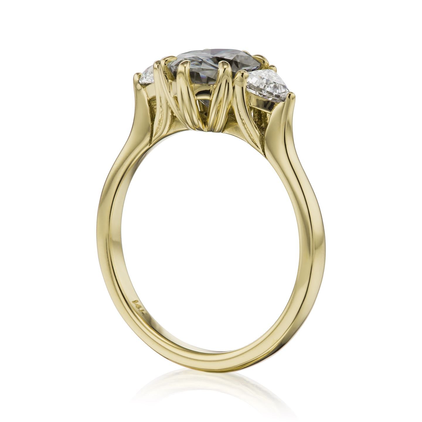 ・JUNO・Oval Iconic™ Dark Grey Moissanite Center, Trillion Diamonds (1.92ctw)