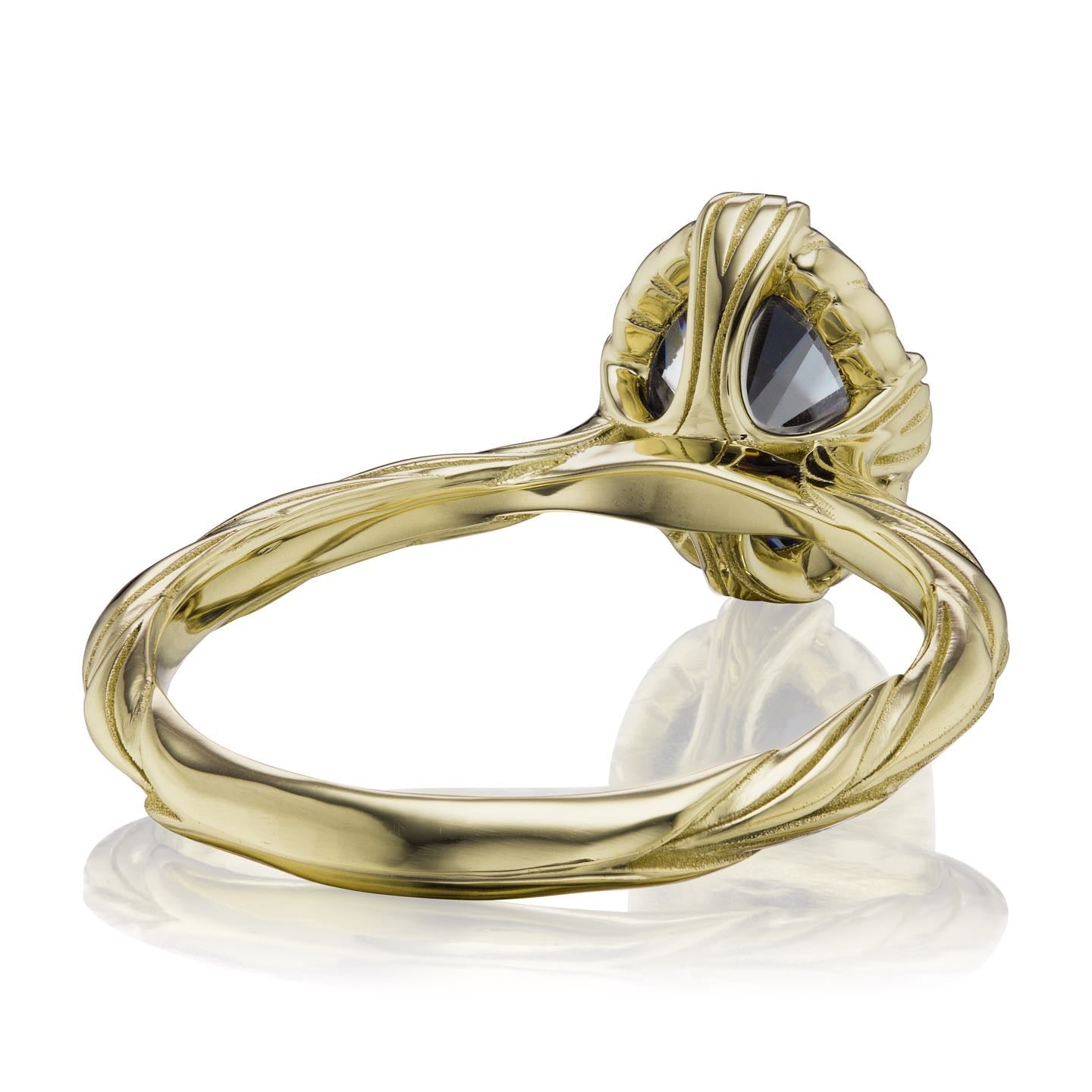 ・OLIVIA・Oval Iconic™ Dark Grey Moissanite, Willow Leaf Band (1.5ct)