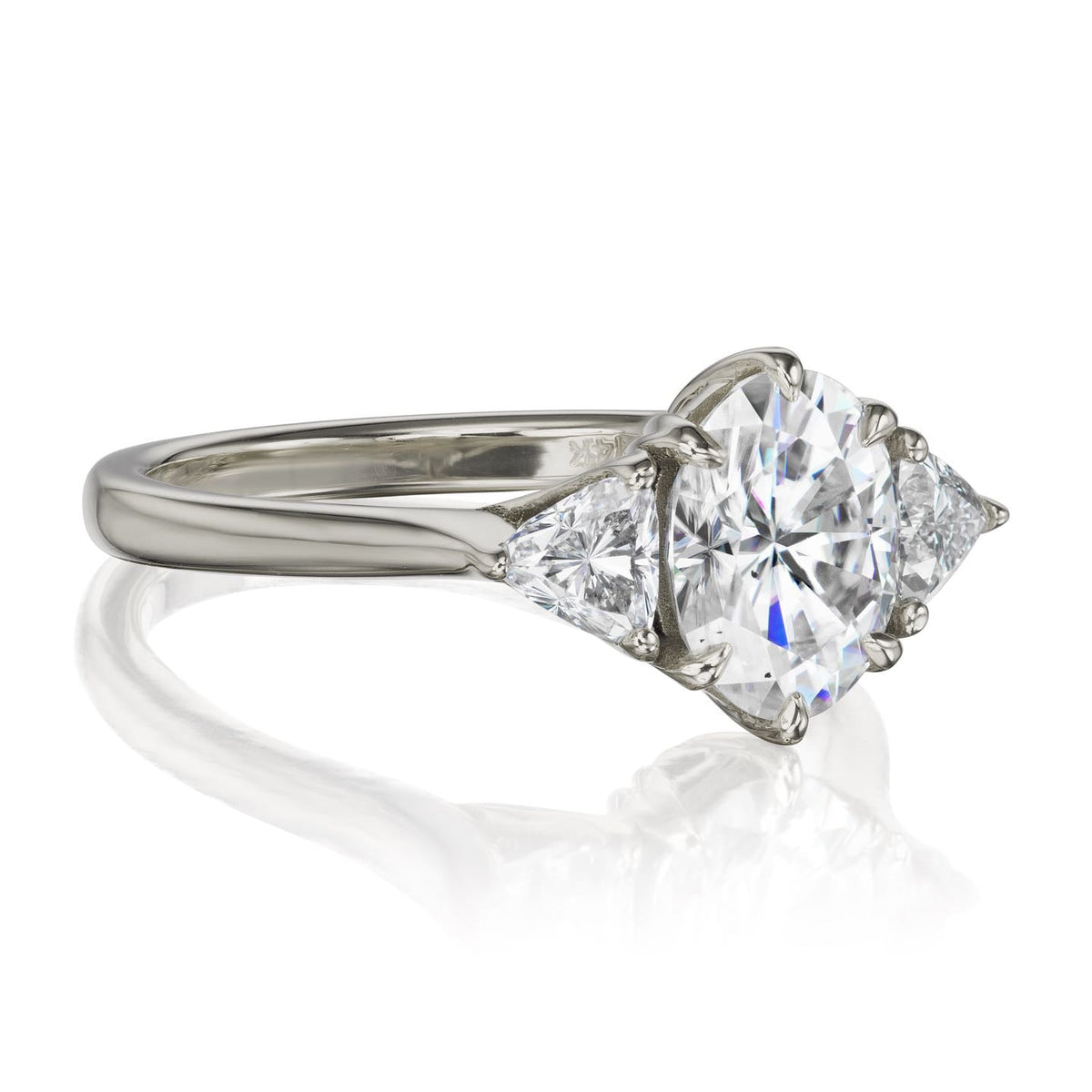 ・JUNO・Oval Lab-Grown Diamond Center, Trillion Diamonds (1.49ctw+)