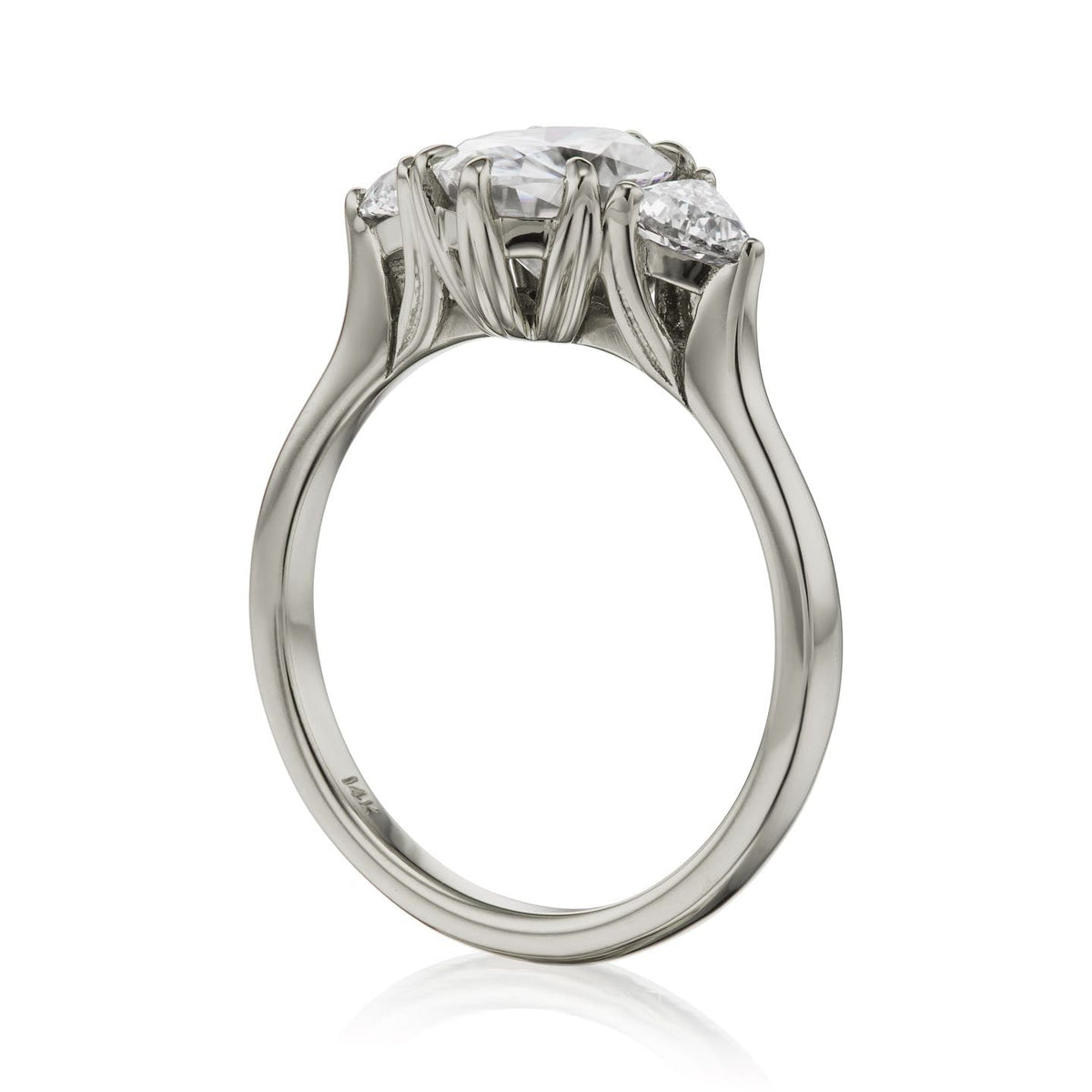 ・JUNO・Oval Moissanite Center, Trillion Diamonds (1.92ctw)