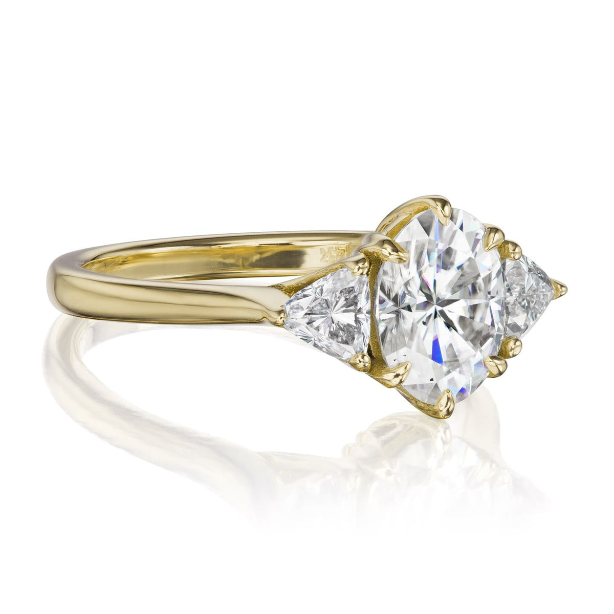 ・JUNO・Oval Moissanite Center, Trillion Diamonds (1.92ctw)