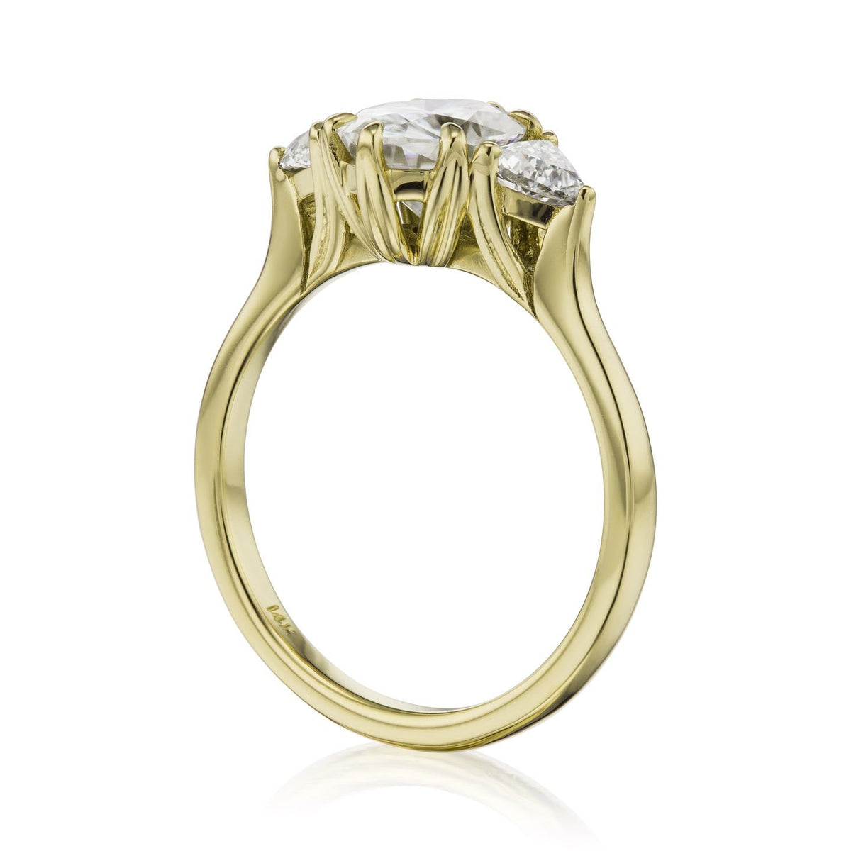 ・JUNO・Oval Lab-Grown Diamond Center, Trillion Diamonds (1.49ctw+)